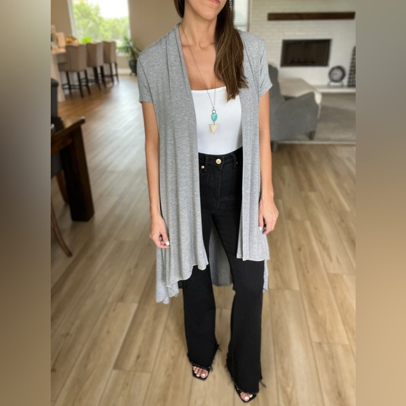 Renee C. Tops - Grey Short Sleeve Duster - Size Small